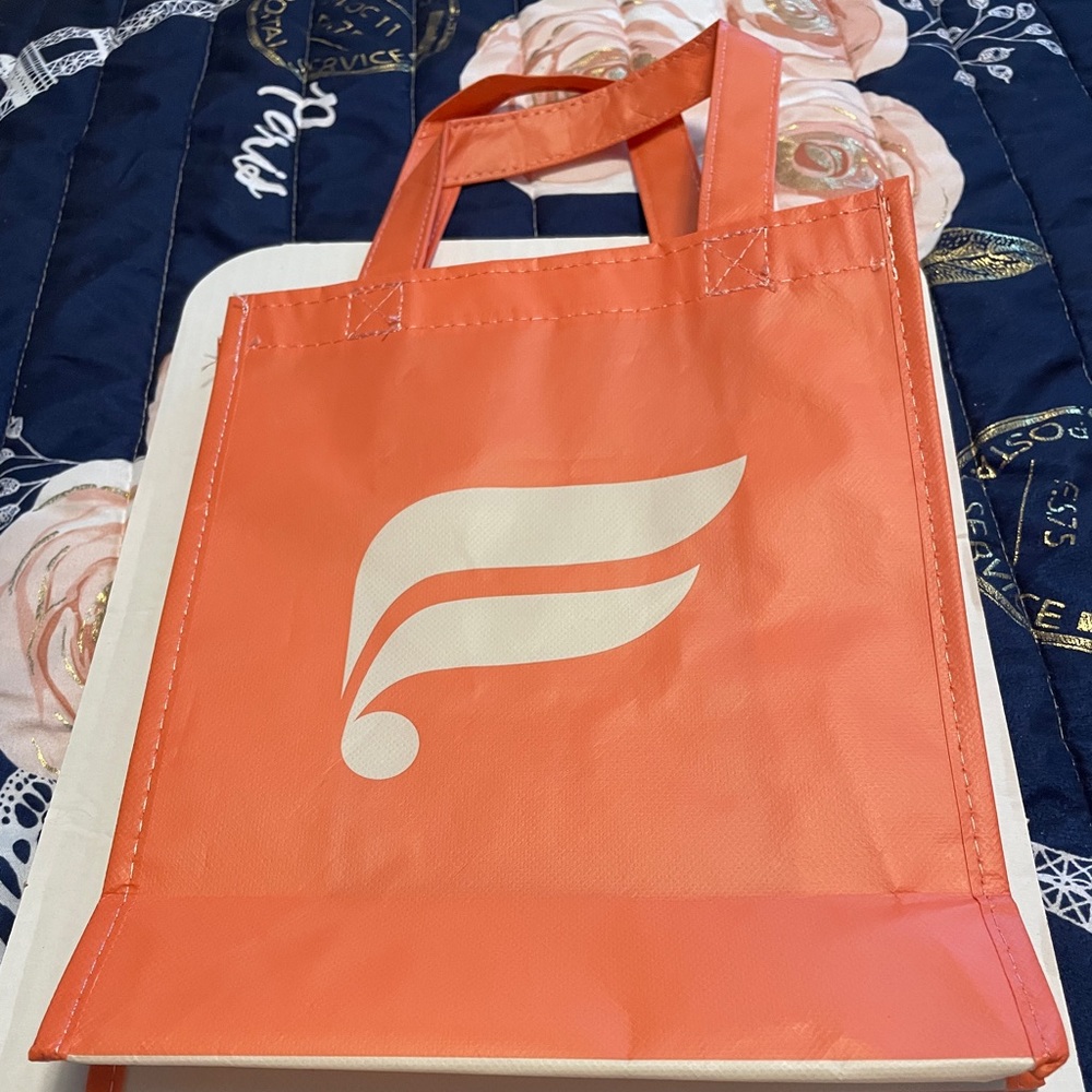 FREE! Mini reusable shopping bag with any purchase!